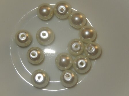 P1311 Glasparel rond wit 8 mm