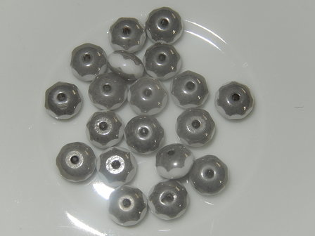 B1105 Tsjechische glaskraal wit met grijs donut 4x7x7 mm facetgeslepen