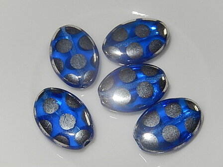 T5106 Tsjechische glaskraal saffierblauw met coating ovaal plat 16x11x4 mm