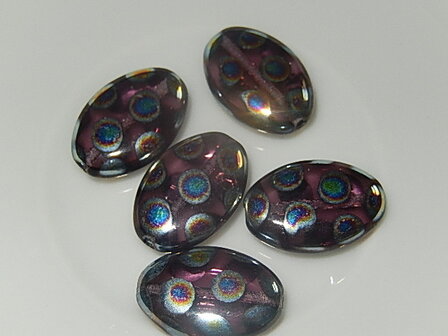 T5111 Tsjechische glaskraal violet met coating ovaal plat 16x11x4 mm