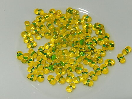 T1223 Tsjechische glaskraal 10 gr geel met groene kern Preciosa farfalle 2x4 mm