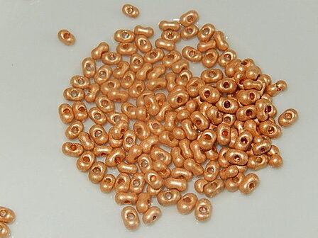 T1227 Tsjechische glaskraal 10 gr oranjegouden Preciosa farfalle 2x4 mm mat