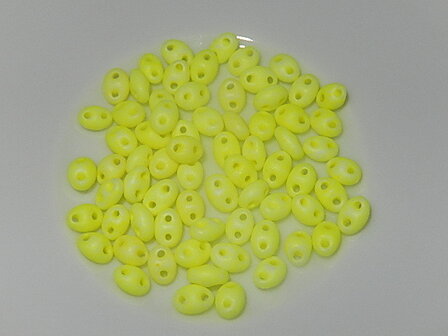 T1305 Tsjechische glaskraal 10 gr preciosa twin neongeel  2,5x5 mm