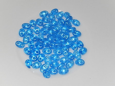 T1320 Tsjechische glaskraal 10 gr preciosa twin lichtdoorschijnend lichtblauw 2,5x5 mm