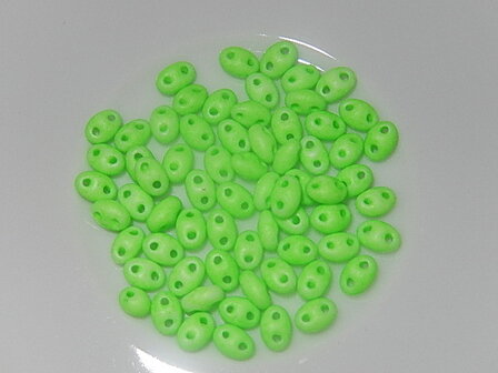 T1303 Tsjechische glaskraal 10 gr preciosa twin neongroen  2,5x5 mm