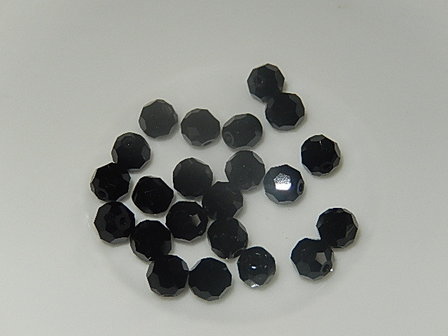 B0202 Glaskraal zwart rond 5 mm facetgeslepen