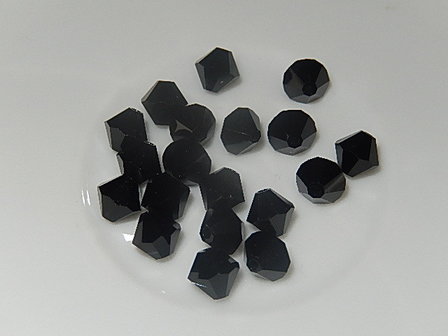 B0203 Glaskraal zwart bicone 6 mm