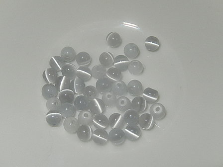 B1207 Glaskraal wit catseye rond 4 mm
