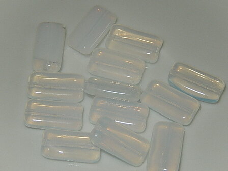 B1212 Glaskraal melkwit rechthoek 15x8x4 mm