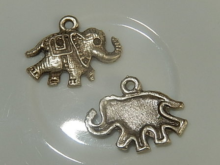 H0112 Olifant metaal zilver 20x26x4 mm