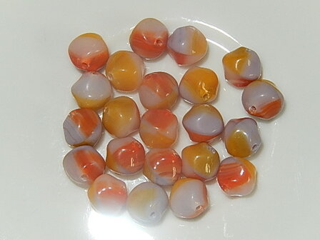 B2324 Tsjechische glaskraal grijswit met mosterdgele en oranje vlakken bicone 8 mm