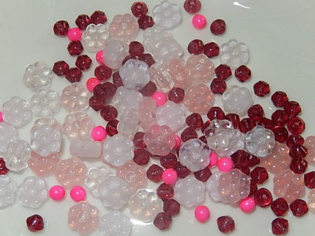 T2206 Tsjechische glaskraal bloemenmix roze 30 gr