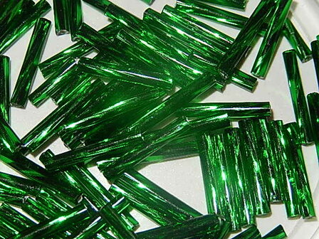 T6106 Tsjechische glaskraal 10 gr gedraaide Preciosa bugles groen 15 mm
