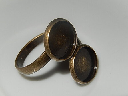 RNM703R12 Verstelbare bronzen ring met dubbele zetting voor ronde cabochon 12 mm