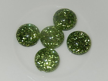 CBR106R12 Cabochon van kunsthars/resin met groen glitters rond 12 mm