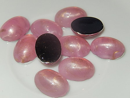 CBK614O14V Kunststof vintage cabochon parelmoerachtig roze ovaal 14x10 mm