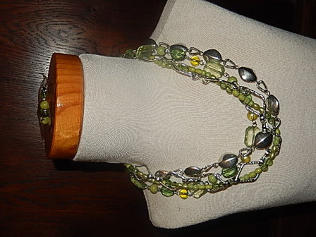 KTO502X45 Groene ketting met zilverkleurige accenten 45 cm met 2 bijpassende oorbellen