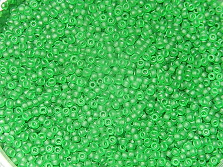 T1605 Miyuki rocailles 11/0 10 gr transparent matte green 146F