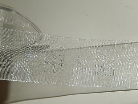 LO2400 Organza lint 24 mm breed wit met zilveren cadeau