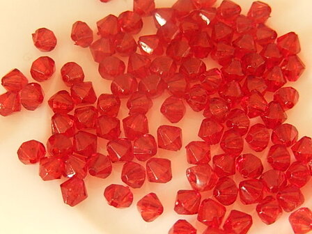 B2417 Glaskraal rood bicone 4 mm facetgeslepen