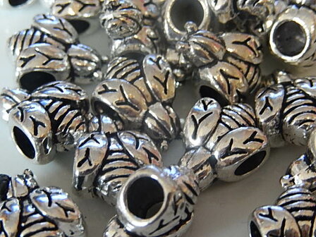 M0214 Tibetaans zilveren kraal 1 st pandorastijl 8x15 mm lieveheersbeestje