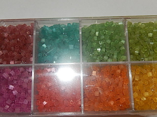 T0202 Verzameldoosje preciosa rocailles kleur assorti Two-Cut Beads 11/0
