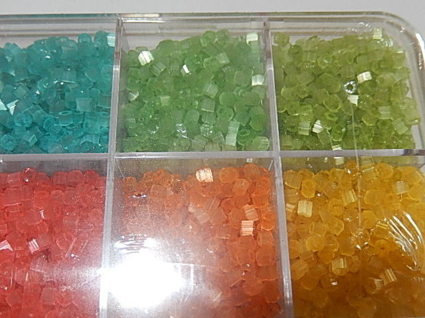 T0202 Verzameldoosje preciosa rocailles kleur assorti Two-Cut Beads 11/0