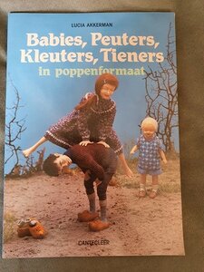 Babies, peuters, kleuters, tieners in poppenformaat